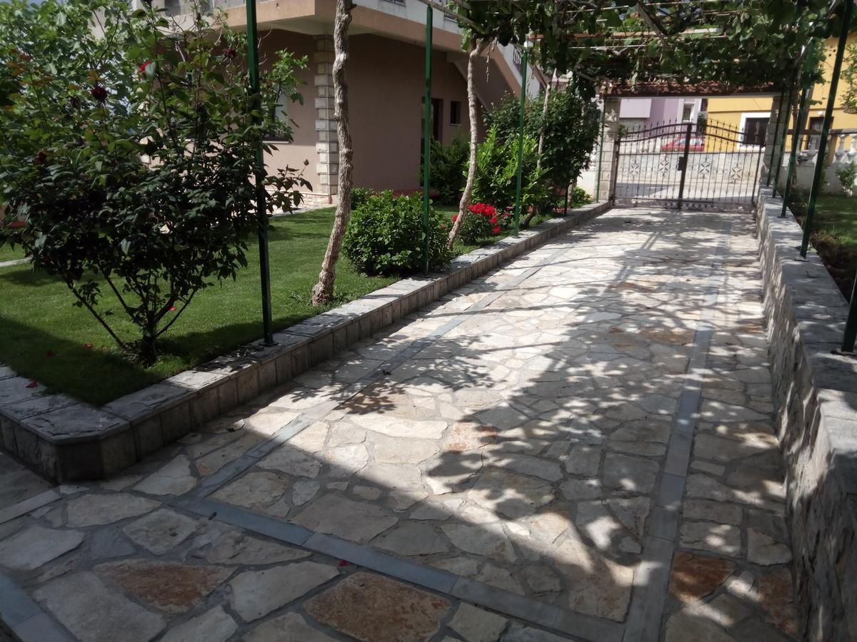 Apartments Leo เทรบินเย ภายนอก รูปภาพ